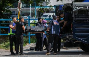 Maut digilis lori, mak nyah dipercayai dibunuh