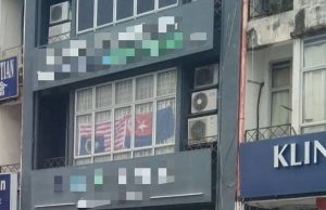 Klinik gigi pula tular pasang Jalur Gemilang terbalik