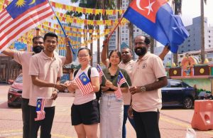 Pemuda kuil edar 350 Jalur Gemilang