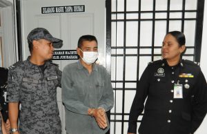 Pekebun didakwa menyeludup enam warga Indonesia