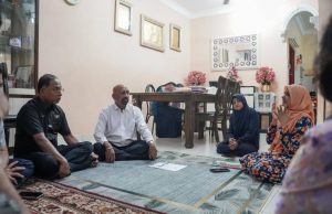 Zambry lawat keluarga Pegawai Kadet Palapes UTM yang maut bulan lalu