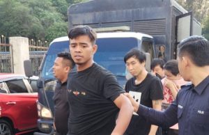 Dua pengawal keselamatan didakwa menyamar polis, lakukan pemerasan