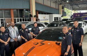 Bergaya kereta mewah tapi culas baharui cukai jalan