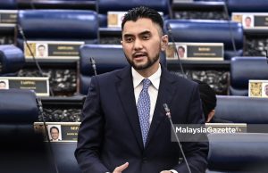 Timbalan Menteri Sumber Manusia, yang juga Ahli Parlimen Batu Sapi, Datuk Khairul Firdaus Akbar Khan ketika sesi perbahasan Rancangan Malaysia Ke-13 (RMK13) pada Mesyuarat Kedua Penggal Keempat Parlimen ke-15 di Dewan Rakyat, Parlimen. Foto JABATAN PENERANGAN MALAYSIA, 11 OGOS 2025.