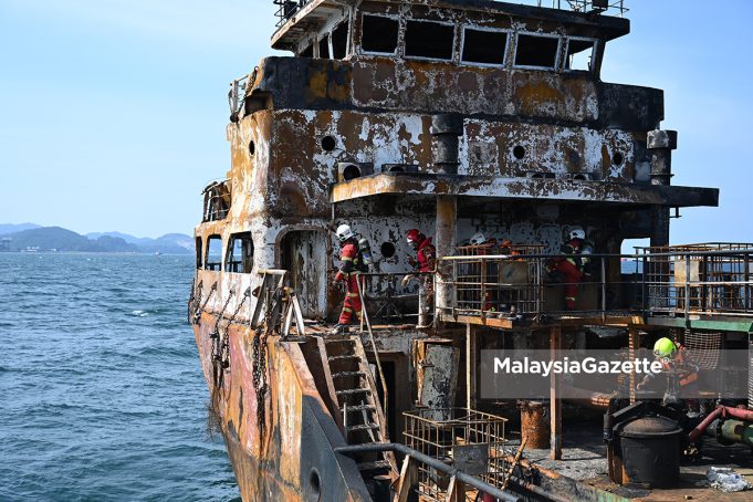 KAPAL HANTU HANYUT