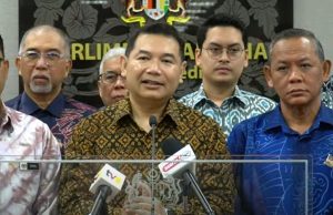Mungkin ada pihak cuba tutup mulut saya siasat satu skandal -Rafizi