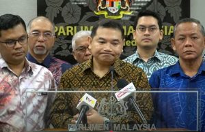 ‘Diam.. Andai teruskan AIDS’ antara mesej ugutan diterima isteri Rafizi