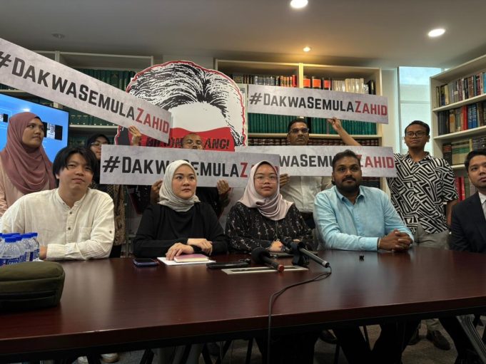 Sidang media Setiausaha Agung Parti Ikatan Demokratik Malaysia (MUDA), Ainie Haziqah.