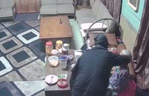 Lelaki Bertopeng Samun Warga Emas Sedang Makan #MGFlash