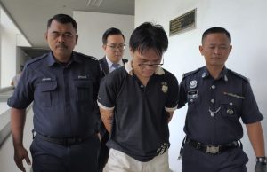 Pemuda didakwa curi selipar, makanan kucing