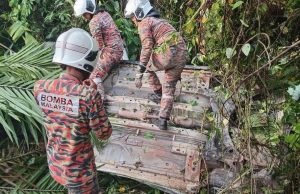 Dua beranak nyaris maut, kereta ‘berguling’ dalam semak