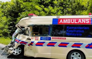 Van bertembung ambulans: Pesakit maut, 11 lagi cedera