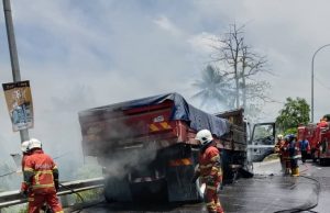 Pemandu nyaris maut, kepala lori terbakar