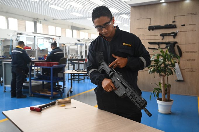 COLOMBIA-MILITARY-INDUMIL-RIFLE
