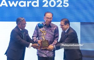 Anwar terima Anugerah Kepimpinan Kewangan Islam Global