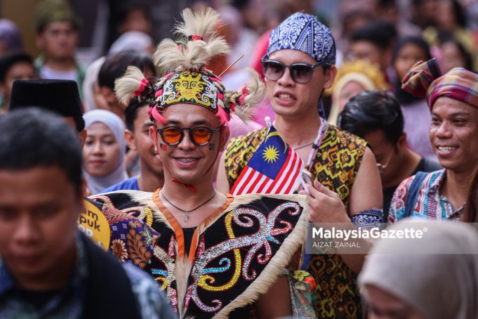 KERETAPI SARONG