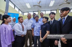 Buat julung kali, UKM biaya kos pengajian 3 ‘anak angkat’ cemerlang, kurang mampu
