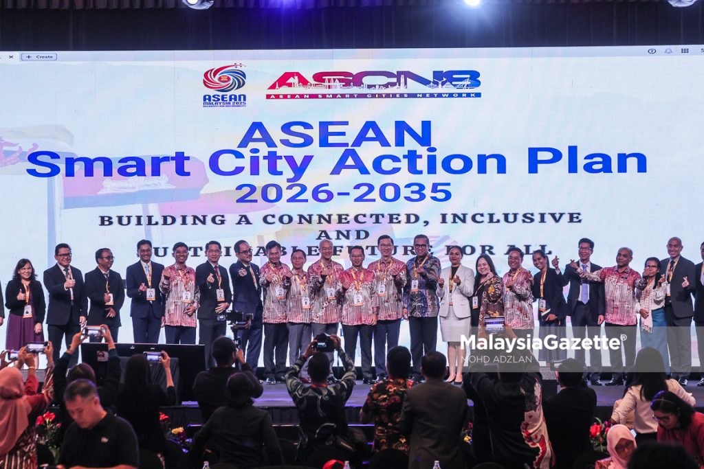 Pengerusi Mesyuarat Tahunan ke-8 Rangkaian Bandar Pintar ASEAN (ASCN8), Mohd Hazli Ahmad Adnan bergambar selepas Mesyuarat Tahunan ke-8 ASEAN Smart Cities Network (ASCN8) di Shangri-la Hotel, Kuala Lumpur. Foto MOHD ADZLAN, 09 SEPTEMBER 2025.
