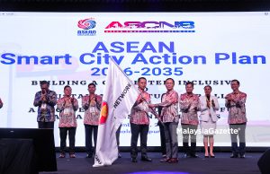 Pengerusi Mesyuarat Tahunan ke-8 Rangkaian Bandar Pintar ASEAN (ASCN8), Mohd Hazli Ahmad Adnan bergambar selepas Mesyuarat Tahunan ke-8 ASEAN Smart Cities Network (ASCN8) di Shangri-la Hotel, Kuala Lumpur. Foto MOHD ADZLAN, 09 SEPTEMBER 2025.