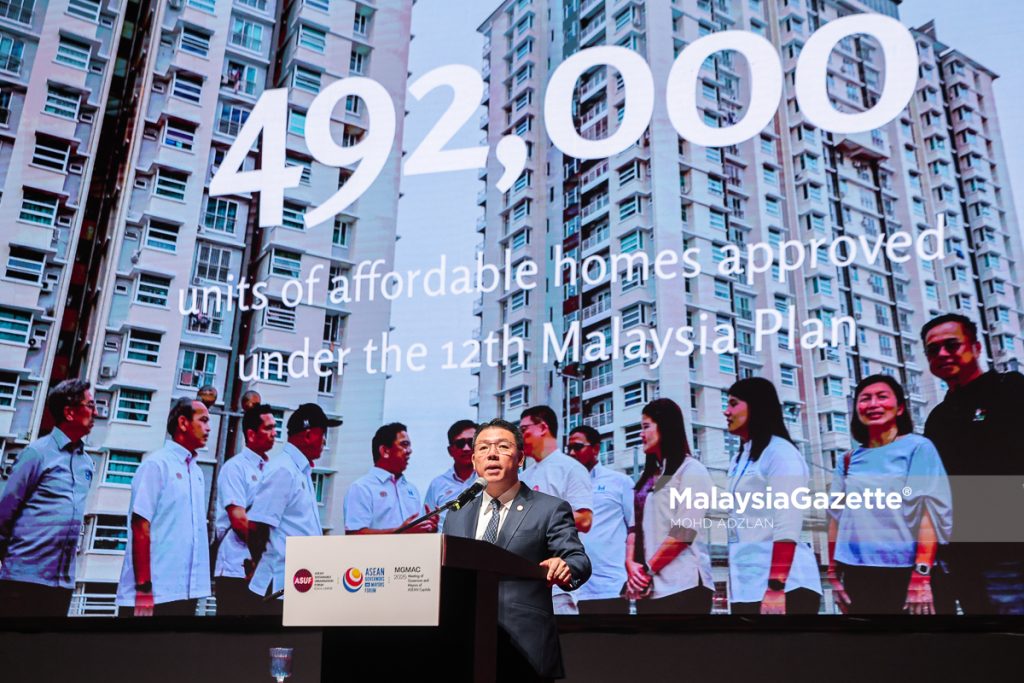 Menteri Perumahan dan Kerajaan Tempatan, Nga Kor Ming berucap pada perasmian Forum Pembandaran Lestari Asean (ASUF), Forum Gabenor dan Datuk Bandar ASEAN (AGMF) serta Mesyuarat Gabenor dan Datuk Bandar Ibu Negara ASEAN (MGMAC) 2025 di Pusat Konvensyen Kuala Lumpur (KLCC), Kuala Lumpur. Foto MOHD ADZLAN, 12 OGOS 2025.