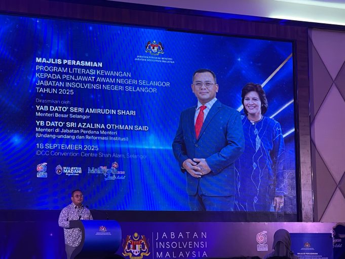Menteri Besar Selangor, Datuk Seri Amirudin Shari ketika berucap di Majlis Perasmian Program Literasi Kewangan Kepada Penjawat Awam Negeri Selangor, Jabatan Insolvensi Negeri Selangor Tahun 2025.