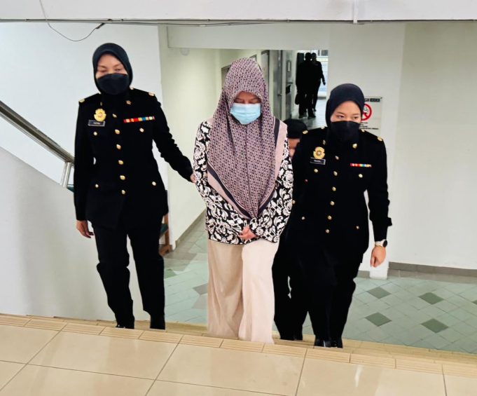 Pertuduhan SPRM terhadap bekas guru besar.