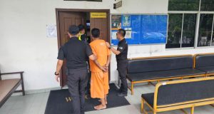 Lelaki ditahan polis susulan tindakan menyerang sepasang suami isteri selepas berang ditegur merokok di sebuah restoran di Seksyen 13, Shah Alam, pada Khamis lalu.