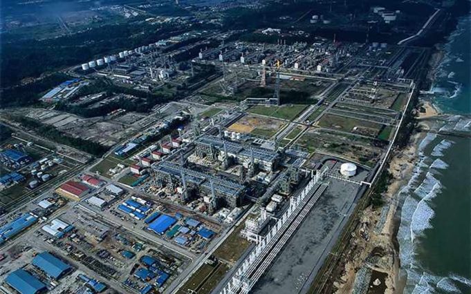 fasiliti gas asli cecair (LNG) di Bintulu.