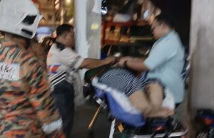 Bomba usung wanita 100kg turun dari tingkat dua