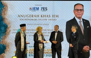 Wan Rosdy dianugerahkan IEM Honorary Fellow Award