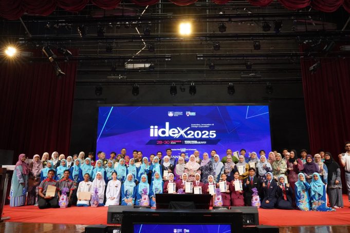 Barisan pemenang bagi setiap kategori IIDEX