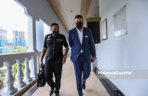 Pengarah syarikat didakwa minta RM5 juta bagi pihak SC
