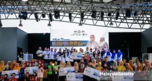 Menteri Besar Perak, Datuk Seri Saarani Mohamad ketika sesi bergambar selepas merasmikan Pertandingan Asas Keusahawanan Anak Remaja (AKAR), Asas Keusahawanan Koperasi (AKSI) dan Junior Food Security Innovation Challenge (J-SINC) Peringkat Negeri Perak Tahun 2025 di RTC Perak, Gopeng, pada Isnin. Foto ANIQ NABILAFIQ ANUAR, 13 OKTOBER 2025. J-SINC