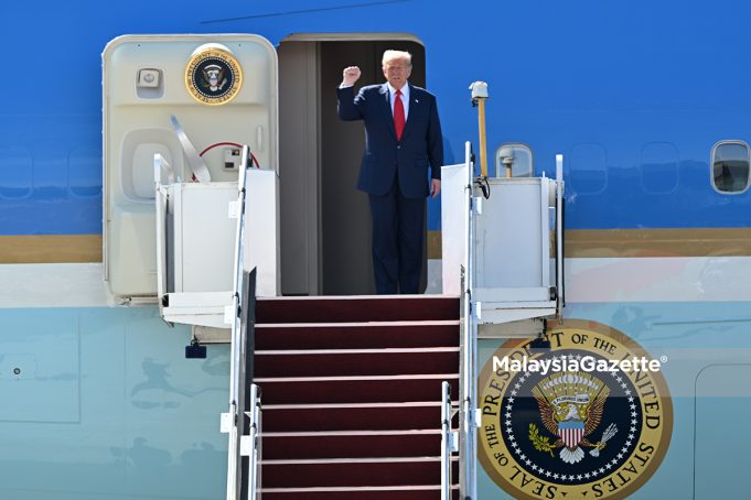 DONALD TRUMP