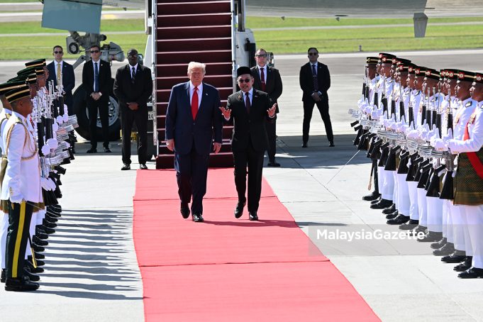 DONALD TRUMP