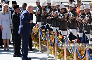 Trump tiba, sempat berjoget bersama penari kebudayaan
