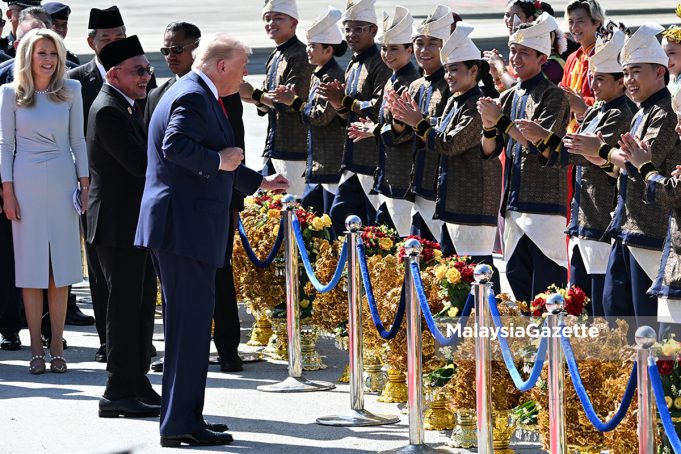 DONALD TRUMP