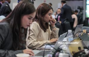Meladeni teknostres, sisi gelap teknologi di tempat kerja