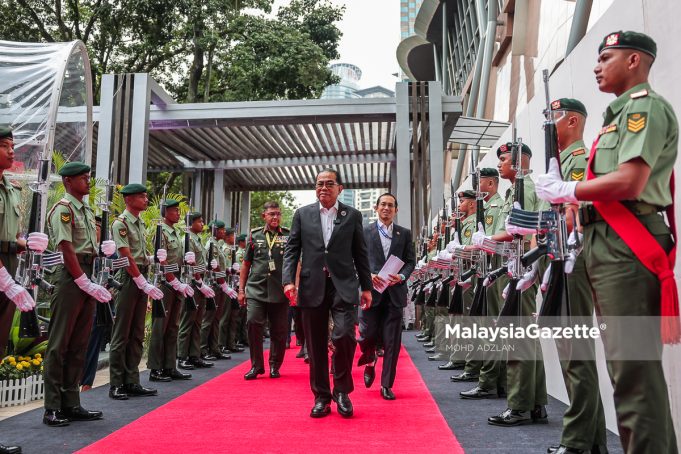 MGP30102025_ASEAN DEFENCE-21 Menteri Pertahanan, Datuk Seri Khaled Nordin hadir ke sesi lawatan persiapan akhir sempena Mesyuarat Menteri Pertahanan ASEAN Ke-19 & Mesyuarat Menteri Pertahanan ASEAN Plus Ke-12 di Pusat Konvensyen Kuala Lumpur. Foto MOHD ADZLAN, 30 OKTOBER 2025. ADMM ADMM-Plus