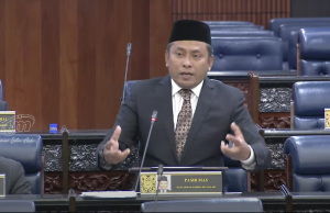 Menteri buat video happy birthday PM cukuplah – Fadhli