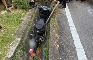 Penunggang Grab maut motosikal terbabas longkang ketika memotong van