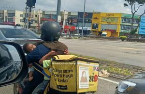 Lima jam bonceng tiga anak kecil demi rezeki RM30