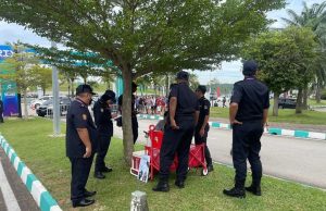 Enggan patuh undang-undang, penjaja tanpa lesen disita di luar Litar Sepang