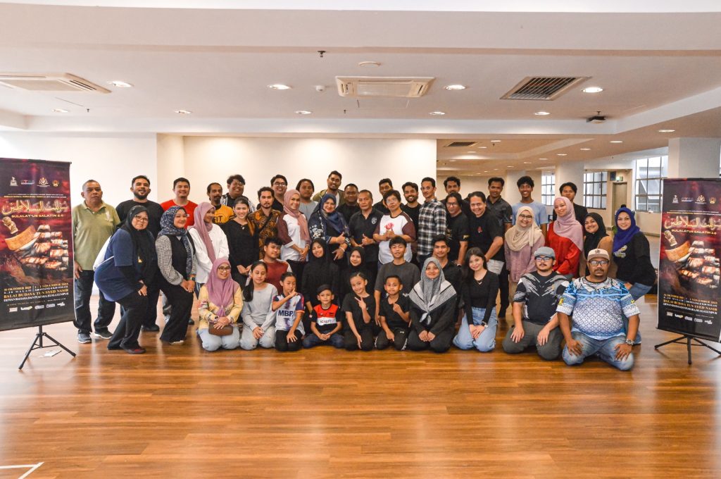 4.SEBAHAGIAN pelakon yang terlibat dalam teater MSS2.) yang dipentaskan hujung bulan ini di DBP, Kuala Lumpur.

