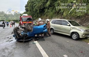 Wanita maut akibat tersepit selepas kereta terbabas