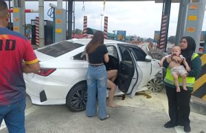 Kereta langgar tembok Plaza Tol Skudai: Wanita cedera, bayi terselamat