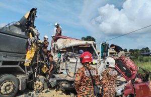 Tiga maut dalam nahas kereta, dua lori