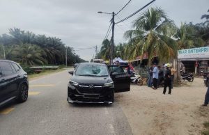 Warga emas maut kepala terkena komponen lori tercabut