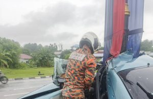 Kereta hampir putus dua, pemandu hanya cedera ringan