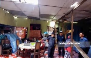 6 sekeluarga lega MUIP bantu baiki bumbung rumah roboh akibat ribut